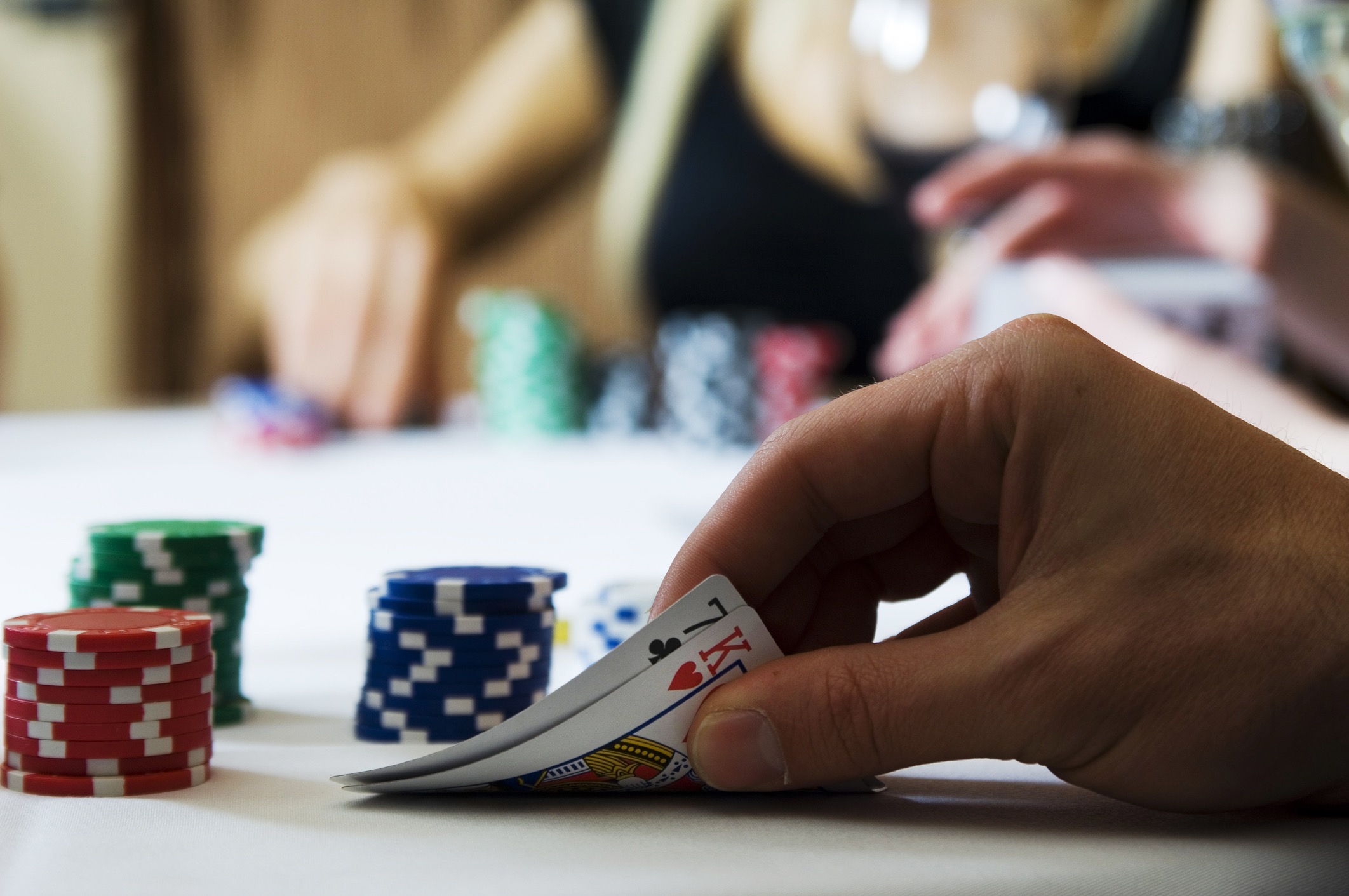 Miten pokerin pelaaminen kannattaa aloittaa?