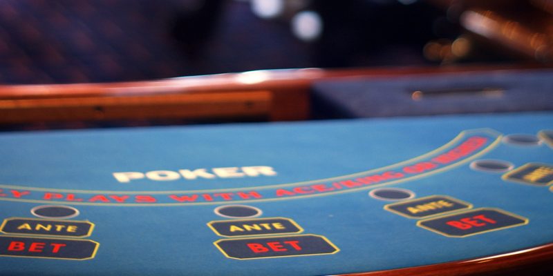 Spela live casino mot livs levande dealers